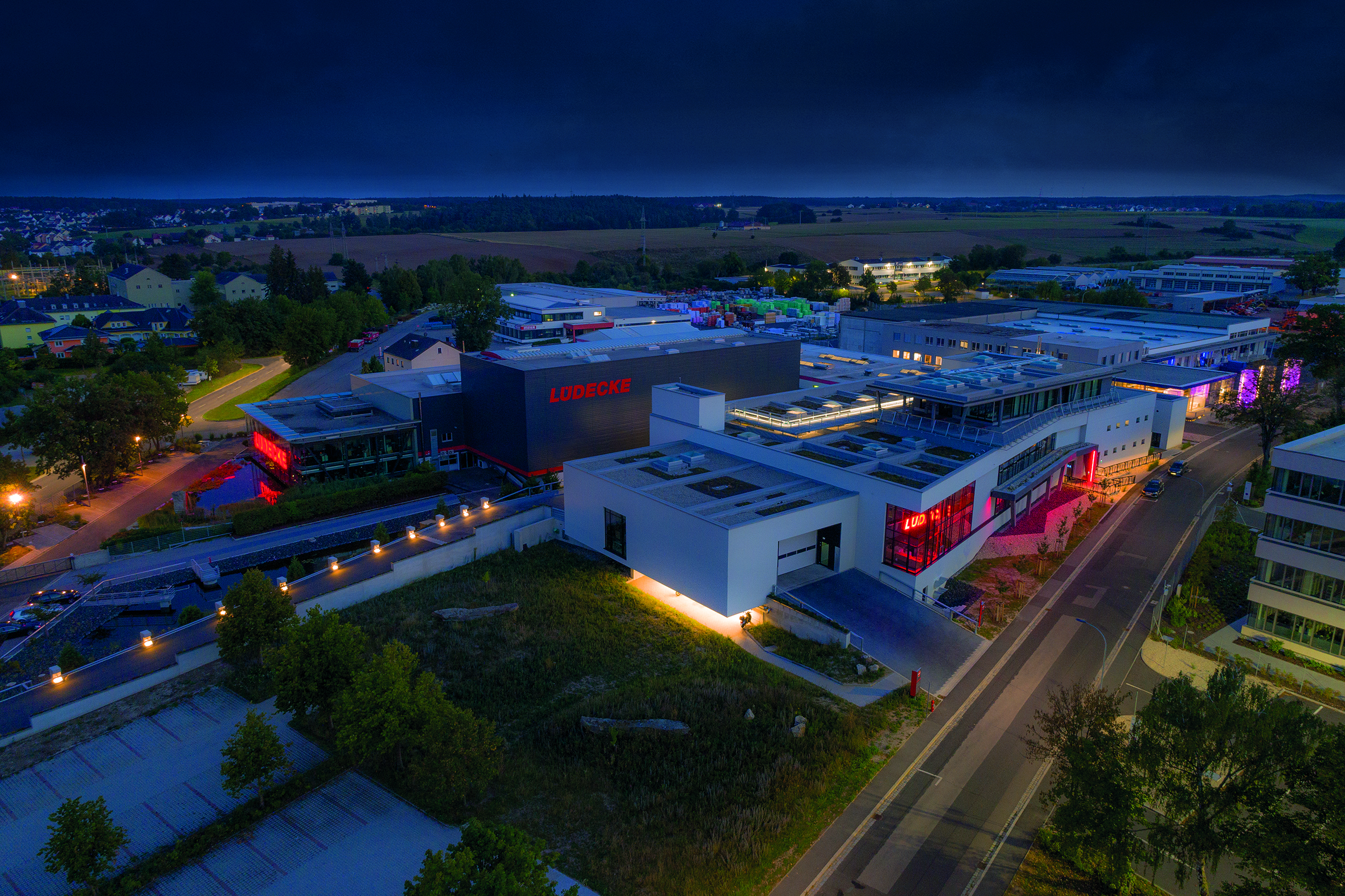 LDECKE bei Nacht